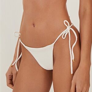 NWT Vix Paula Hermanny White Tie Side Bikini Bottoms – Size XL